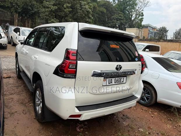 Toyota Land Cruiser Prado 2018 White