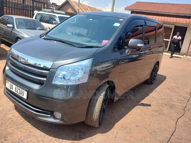 Toyota Noah 2008 Gray