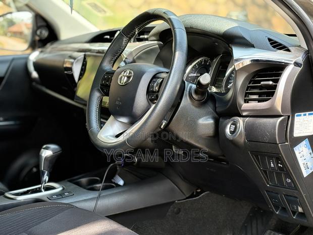 Toyota Hilux Revo Double Cab Deisel 2.8 AWD 2022 Green
