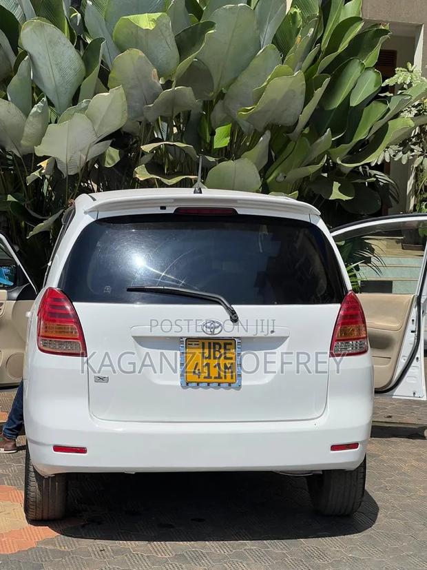 Toyota Corolla Spacio 2000 White