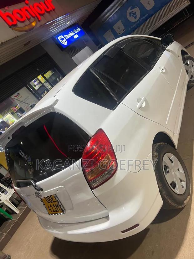 Toyota Corolla Spacio 2000 White