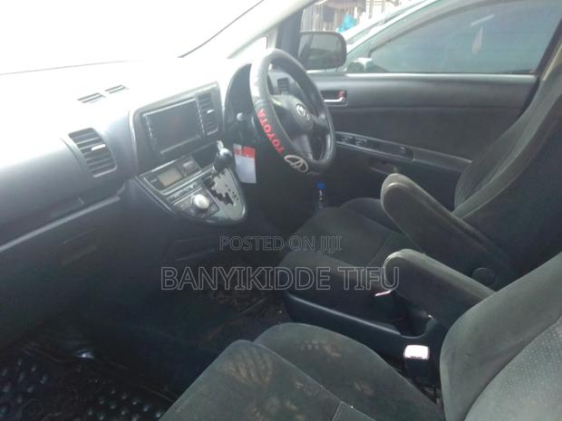 Toyota Wish 2005 Silver