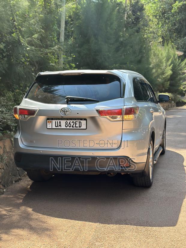 Toyota Kluger 2016 Silver