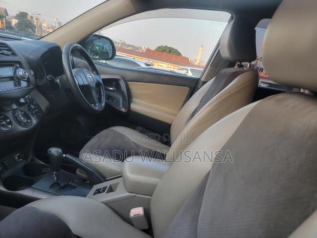 Toyota Vanguard 2011 Black