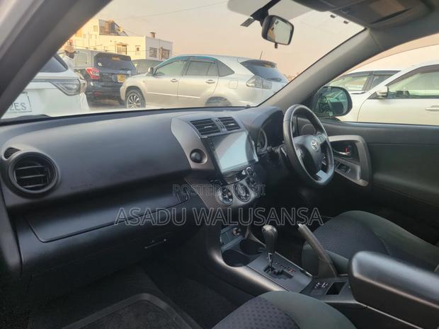 Toyota Vanguard 2011 White