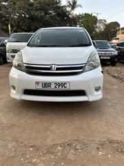 Toyota ISIS 2010 White for sale