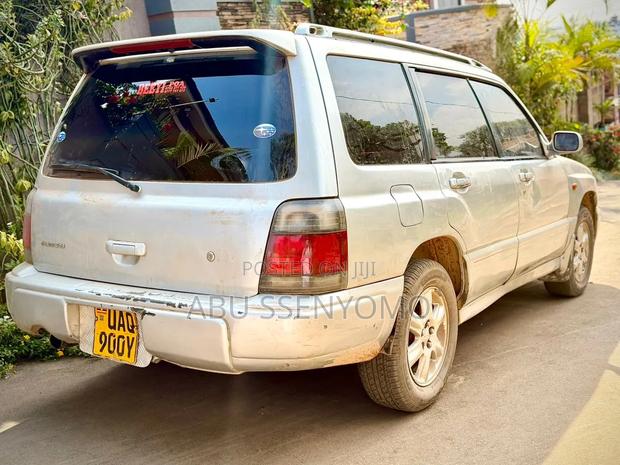 Subaru Forester 1999 Silver