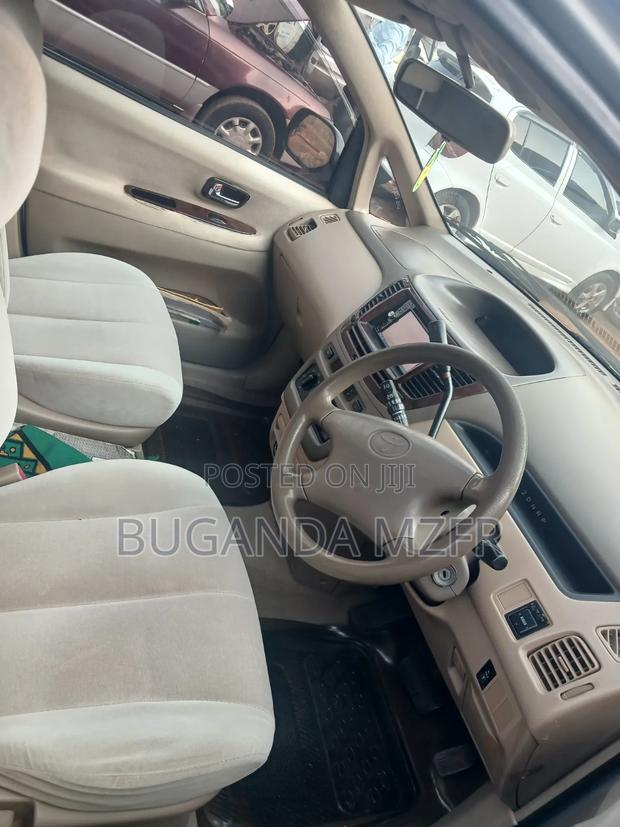 Toyota Nadia 1999 Silver