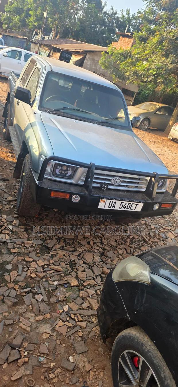 Toyota Hilux 2001 Beige