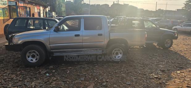 Toyota Hilux 2001 Beige