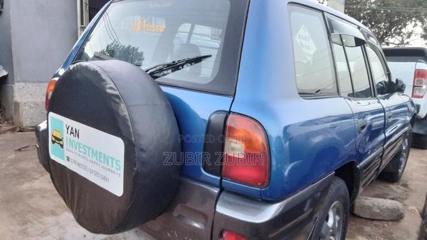 Toyota RAV4 2001 Blue