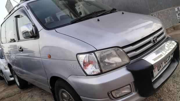 Toyota Noah 2001 Silver
