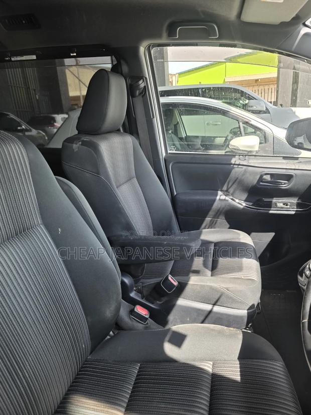 Toyota Voxy 2017 White