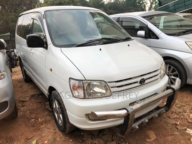 Toyota Noah 2002 White