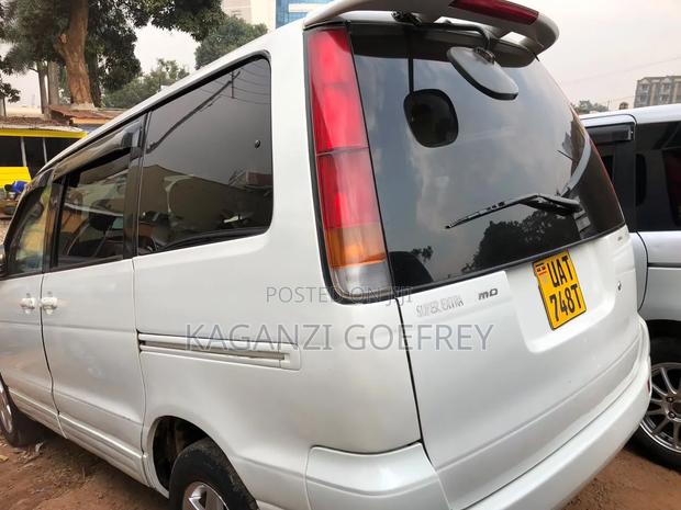 Toyota Noah 2002 White