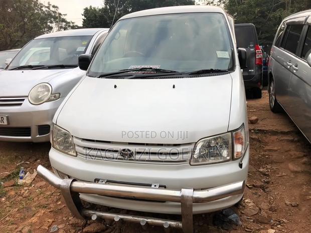 Toyota Noah 2002 White