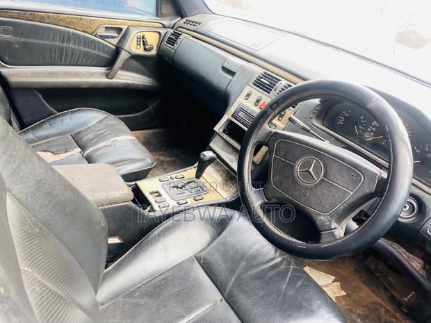 Mercedes-Benz E320 2002 Black