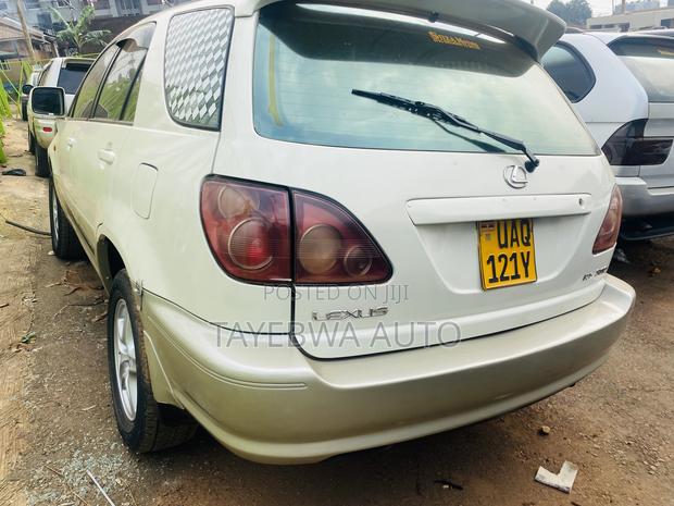 Toyota Harrier 3.0 V6 2002 White