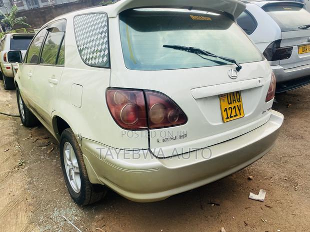 Toyota Harrier 3.0 V6 2002 White