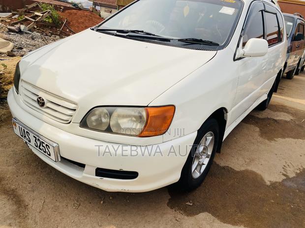 Toyota Ipsum 1998 White