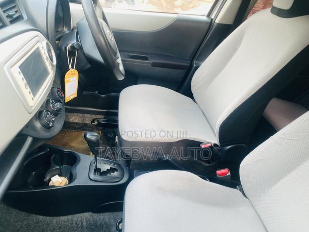 Toyota Vitz 1.0 FWD 5dr 2012 Silver