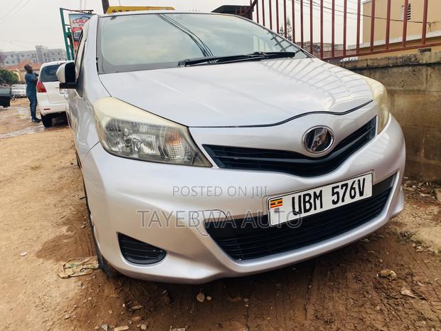 Toyota Vitz 1.0 FWD 5dr 2012 Silver