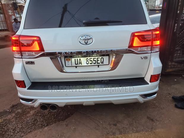 Toyota Land Cruiser 4.6 V8 ZX 2018 White