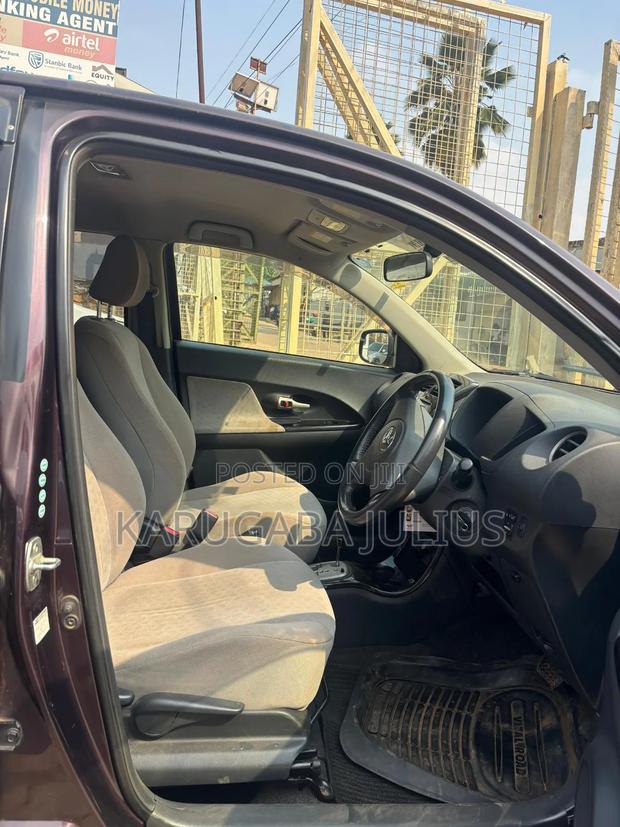 Toyota IST 2010 Maroon