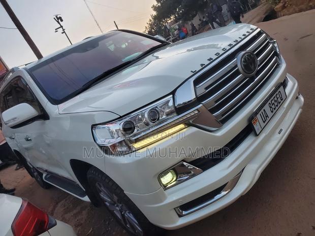 Toyota Land Cruiser 4.6 V8 ZX 2018 White