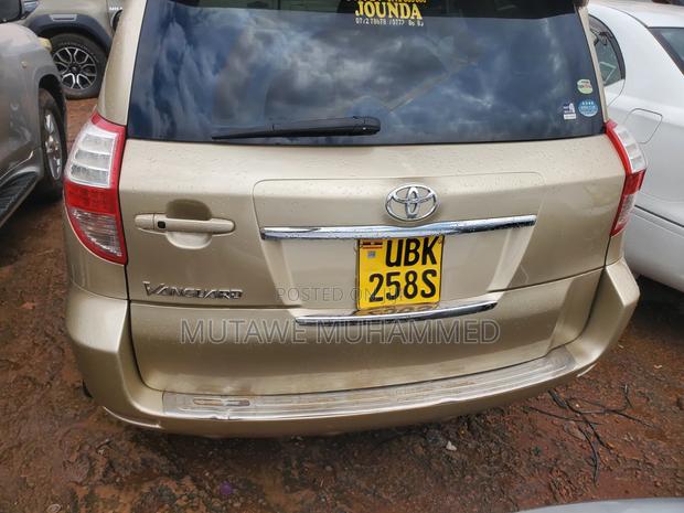 Toyota Vanguard 2010 Gold