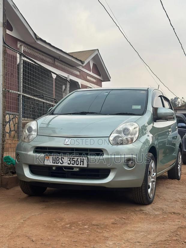 Toyota Passo 2010 Green