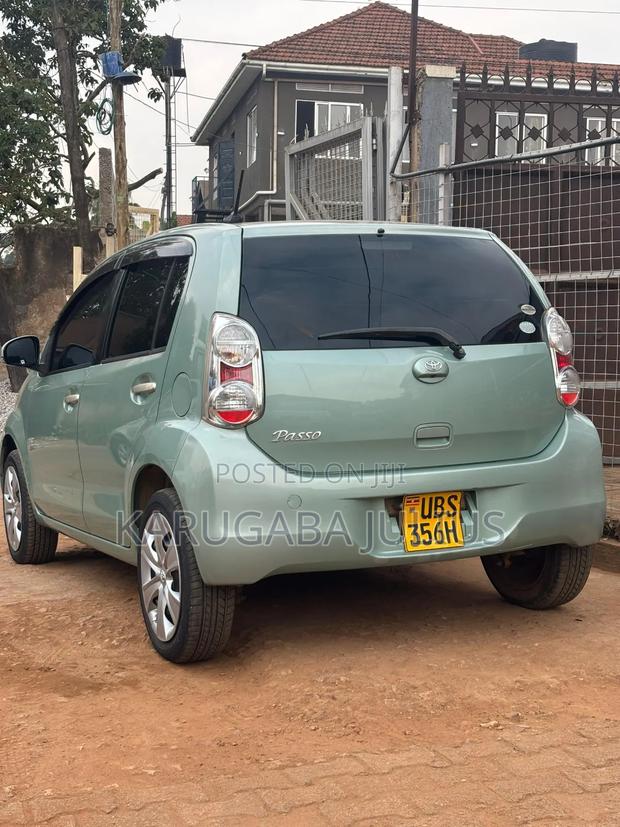 Toyota Passo 2010 Green