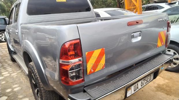 Toyota Hilux 2010 Gray