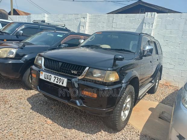 Mitsubishi Challenger 2000 Black