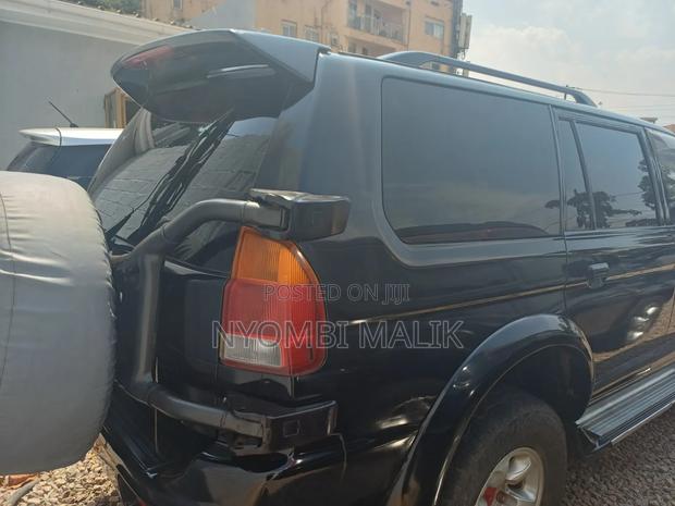 Mitsubishi Challenger 2000 Black