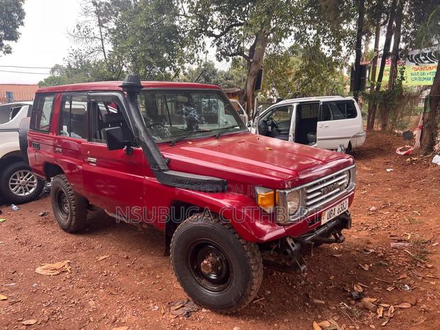 Toyota Land Cruiser 1992 Red