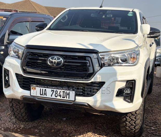 Toyota Hilux Revo Double Cab Deisel 2.8 AWD 2016 White
