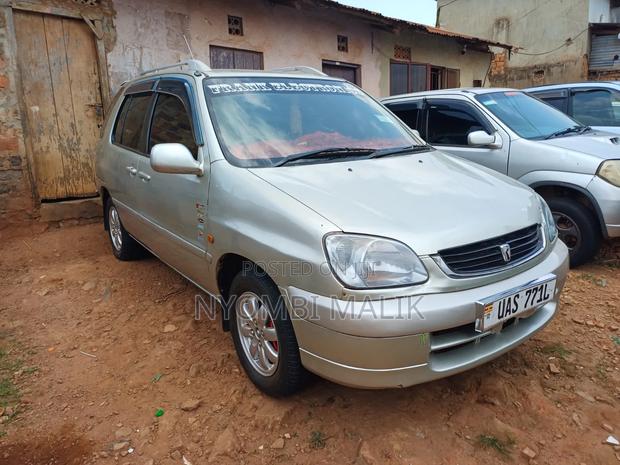 Toyota Raum 1997 Silver