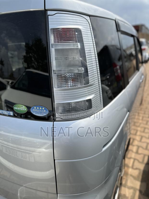 Toyota Sienta 2012 Silver