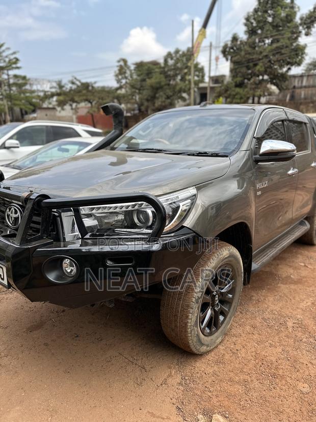 Toyota Hilux 2018 Gray