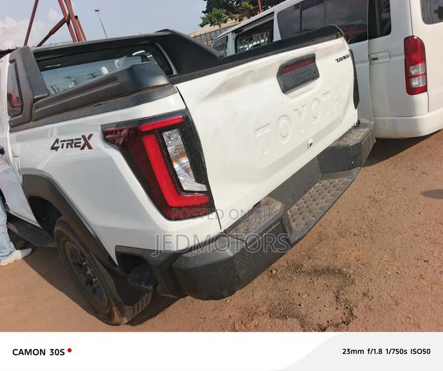 New Toyota Hilux 2025 White
