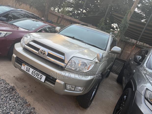 Toyota Hilux Surf 2009 Gold