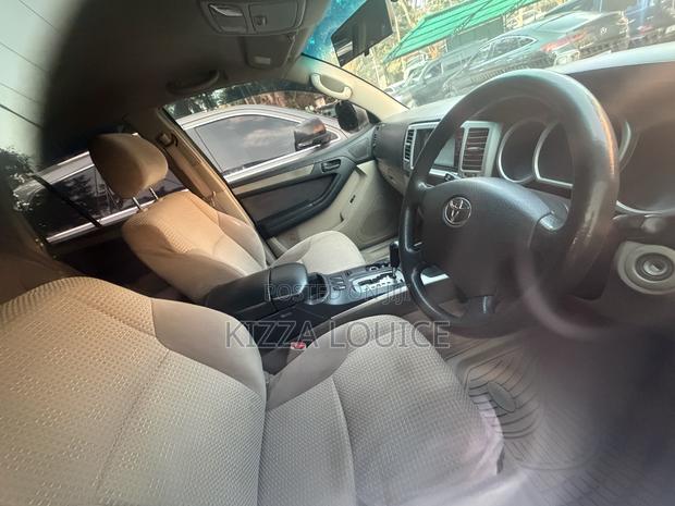 Toyota Hilux Surf 2009 Gold