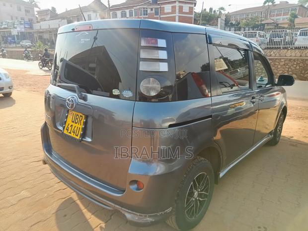 Toyota Sienta 2010 Gray