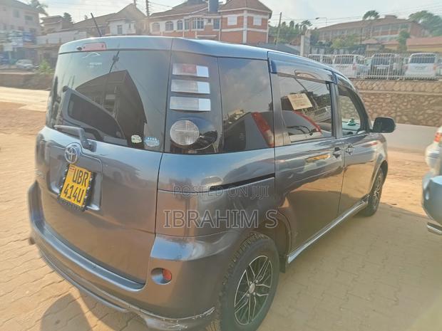 Toyota Sienta 2010 Gray