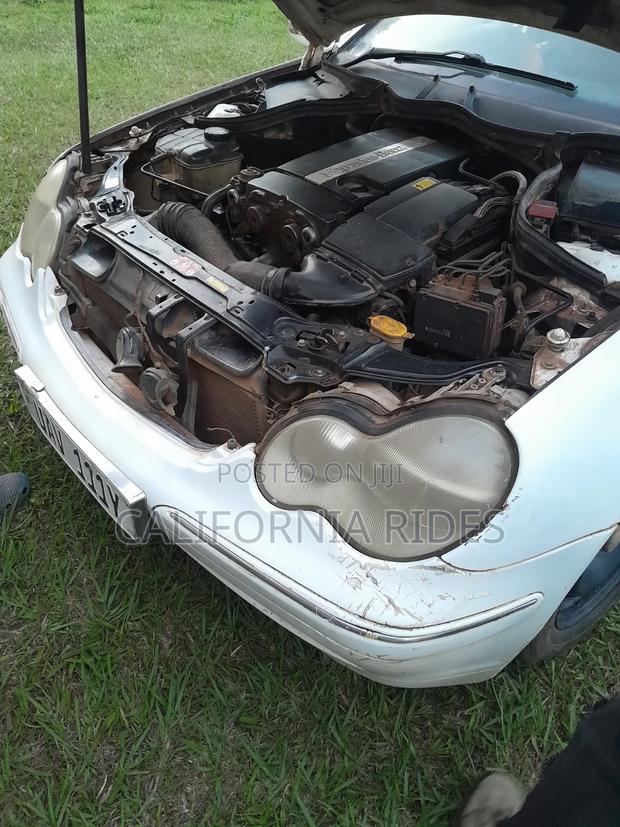 Mercedes-Benz C200 2003 White