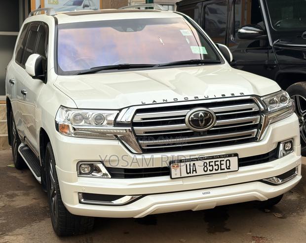 Toyota Land Cruiser 4.6 V8 ZX 2018 White