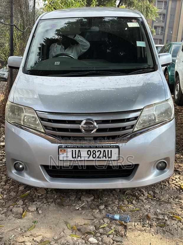 Nissan Serena 2010 Silver