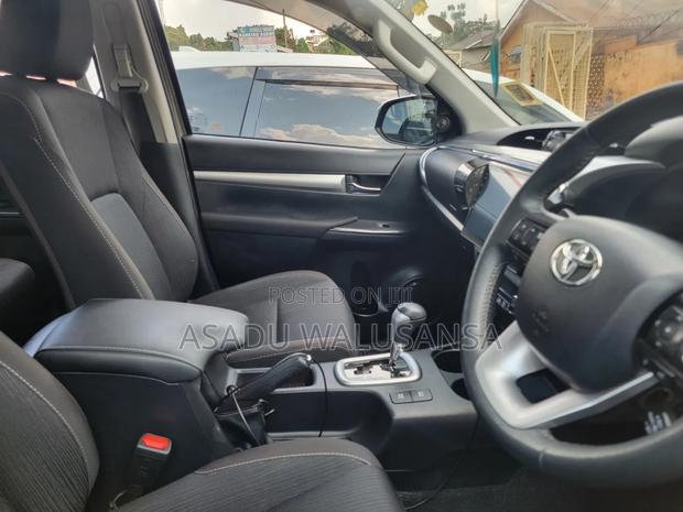 Toyota Hilux 2018 Green