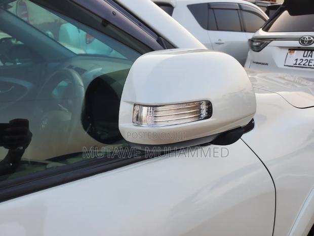 Toyota Vanguard 2011 White